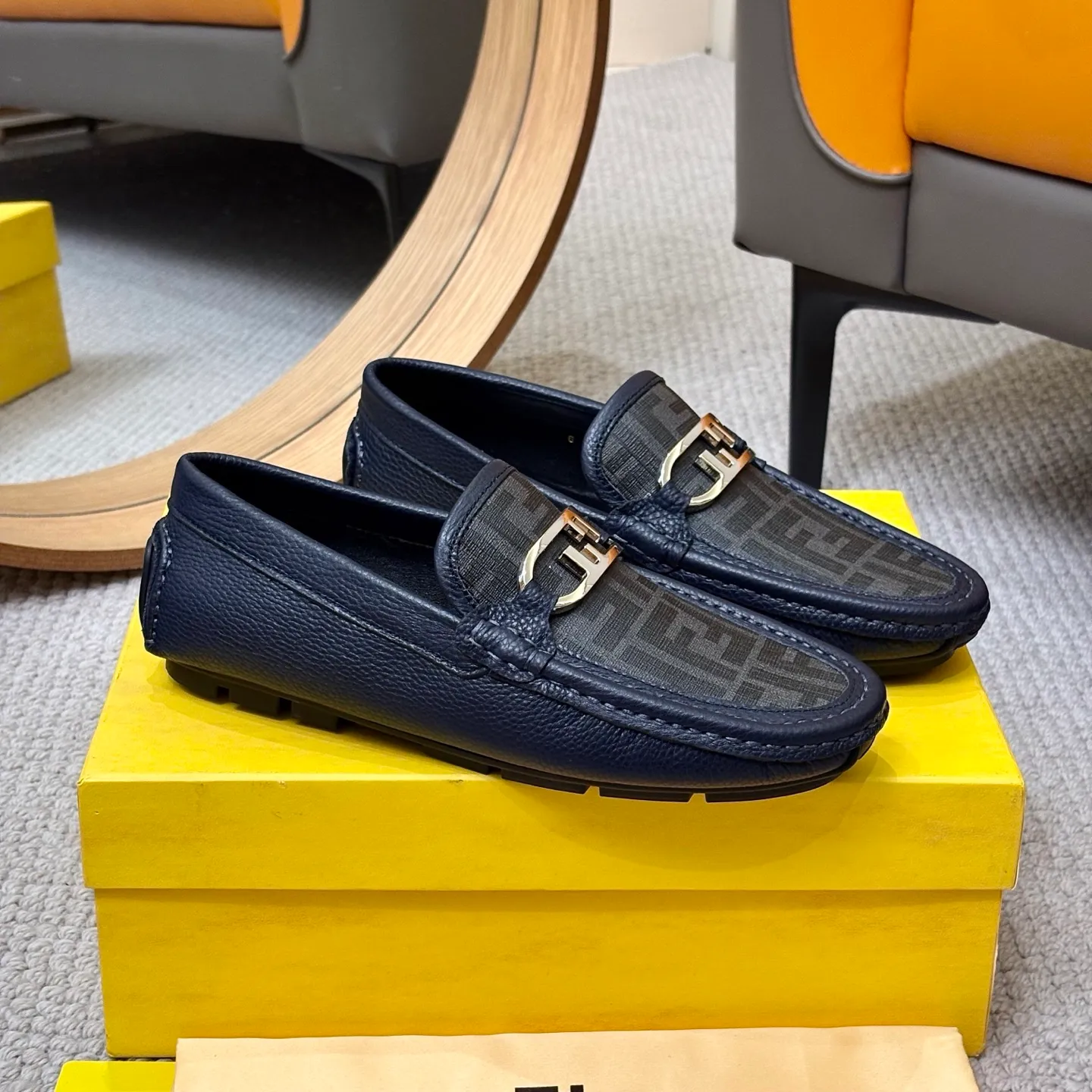 Men's shoes 💰420 [FENDI Fendi] 2⃣️0⃣️2⃣️5️⃣New Milan men's fashion lazy catwalk style ✅ fashionable casual beanie shoes, imported calfskin fabric, super smooth texture, sweat-absorbent and breathable, (sheepskin lining). Metal LOGO on the shoe body, Medusa avatar, irregular avatar, high-end craftsmanship logo✅ French Loft set foot design style 👟Low-key and elegant, great on-foot effect... Men's shoe size: 38-46 (4-12)